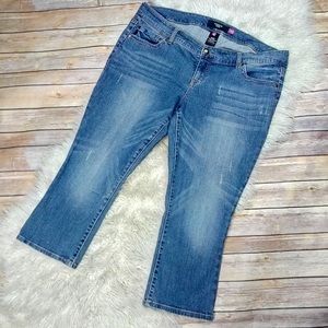 Torrid | Distressed Cropped Ankle Stretch Jeans